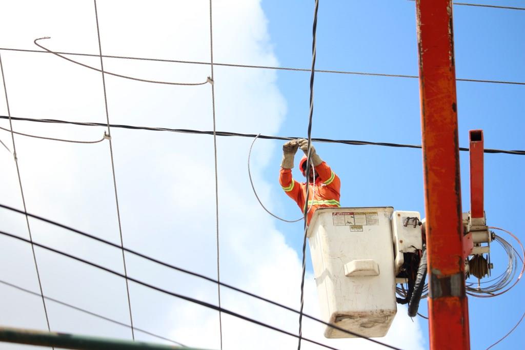 EDENORTE instala 24 horas de luz en centro municipio de Baitoa