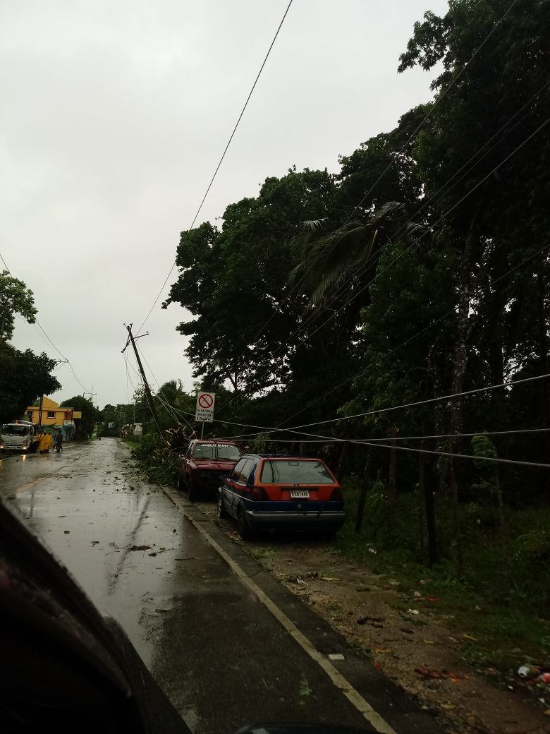 Huracán María afecta servicio eléctrico zona norte del país