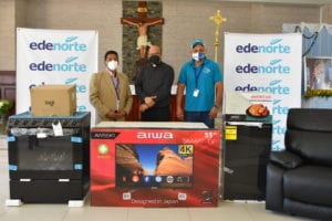 EDENORTE dona electrodomésticos a Iglesia católica de Esperanza