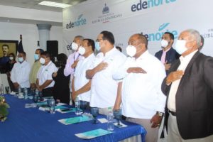 Ing. Andrés Cueto Gerente General de Edenorte en compañía de miembros del Consejo Unificado de las Ede y las diferentes autoridades de Santiago Rodríguez