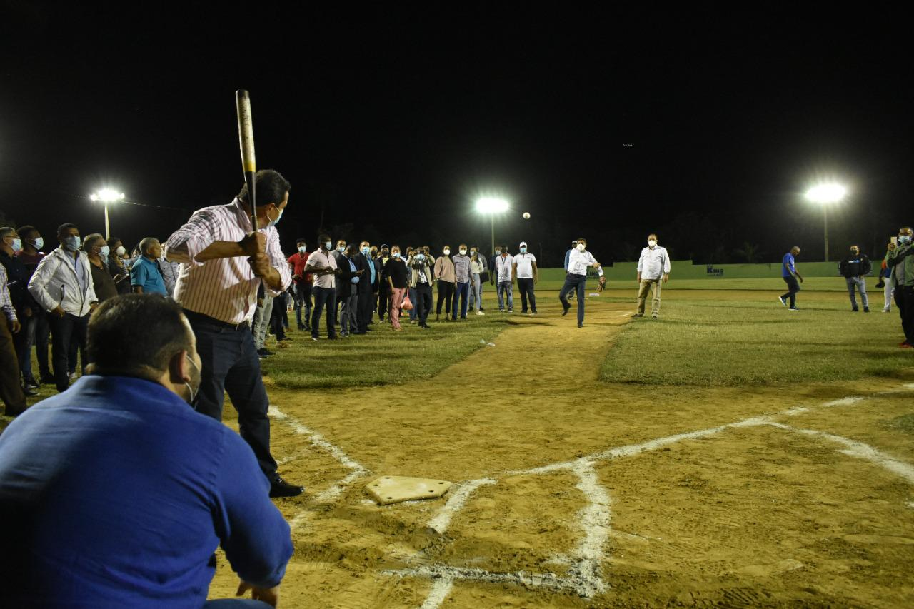 Edenorte ilumina play de beisbol de Bacuí Al Medio, La Vega