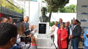 Edenorte devela busto en homenaje a Juan Pablo Duarte